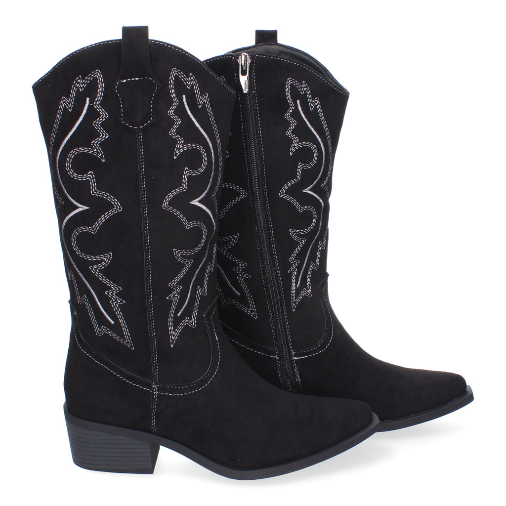 Botin estilo campero negro con bordado