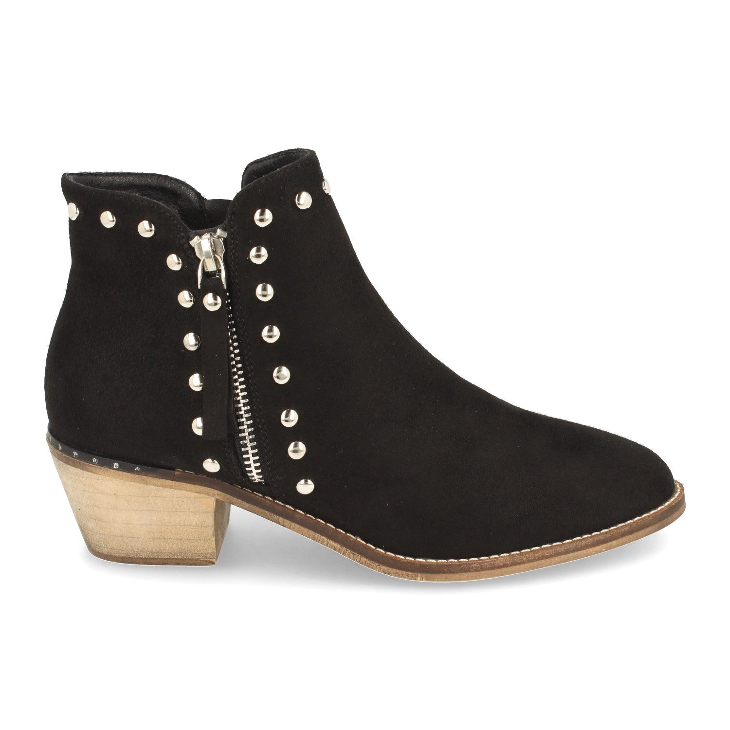 Botines negros con tachuelas
