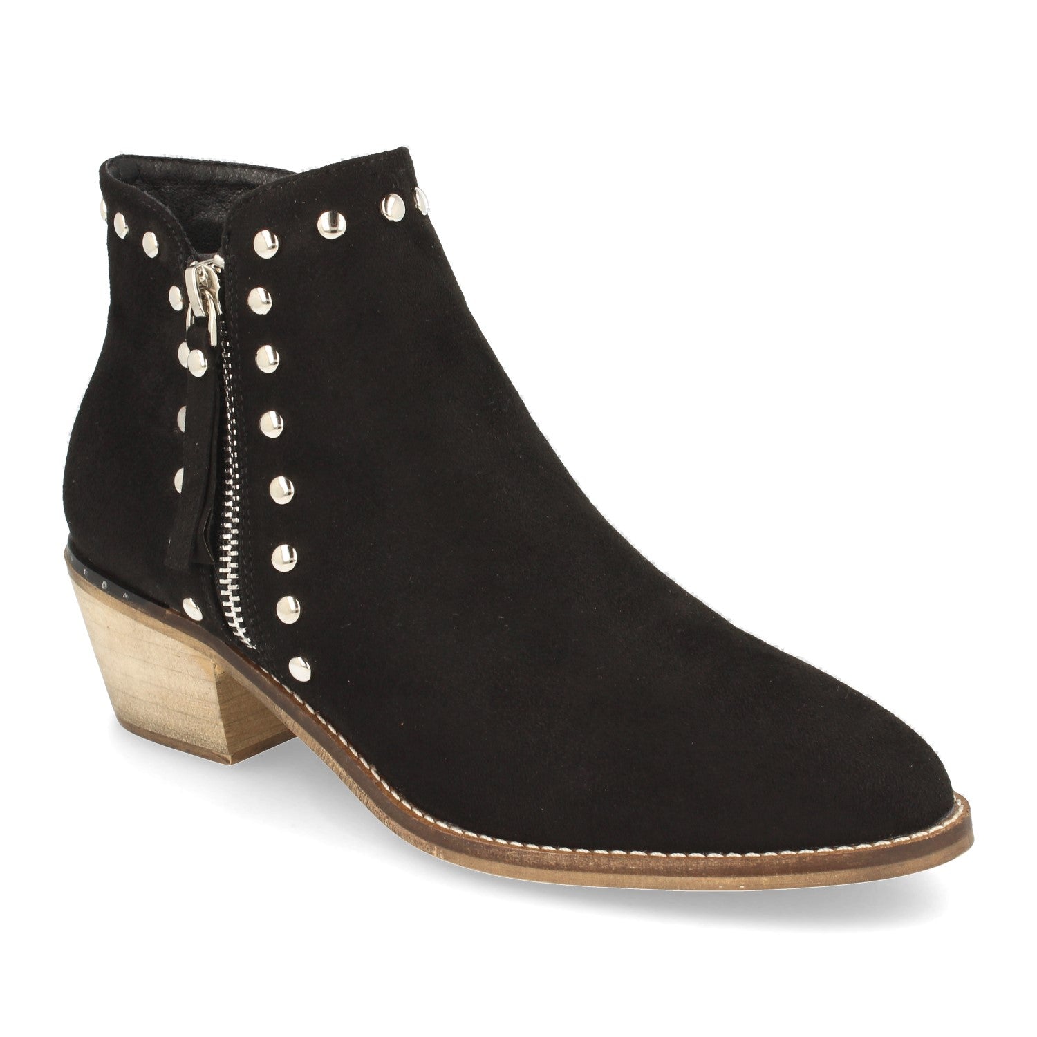 Botines negros con tachuelas