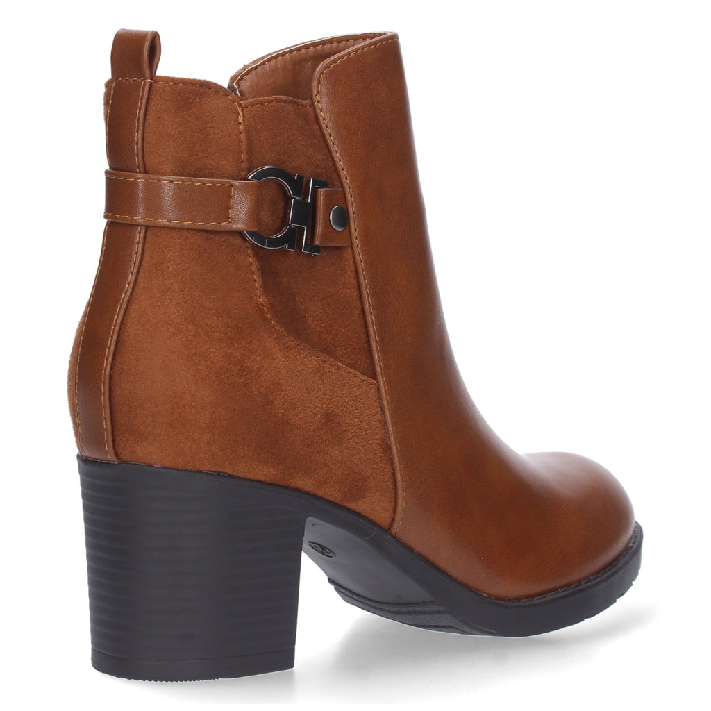 Botin camel con detalle hebilla