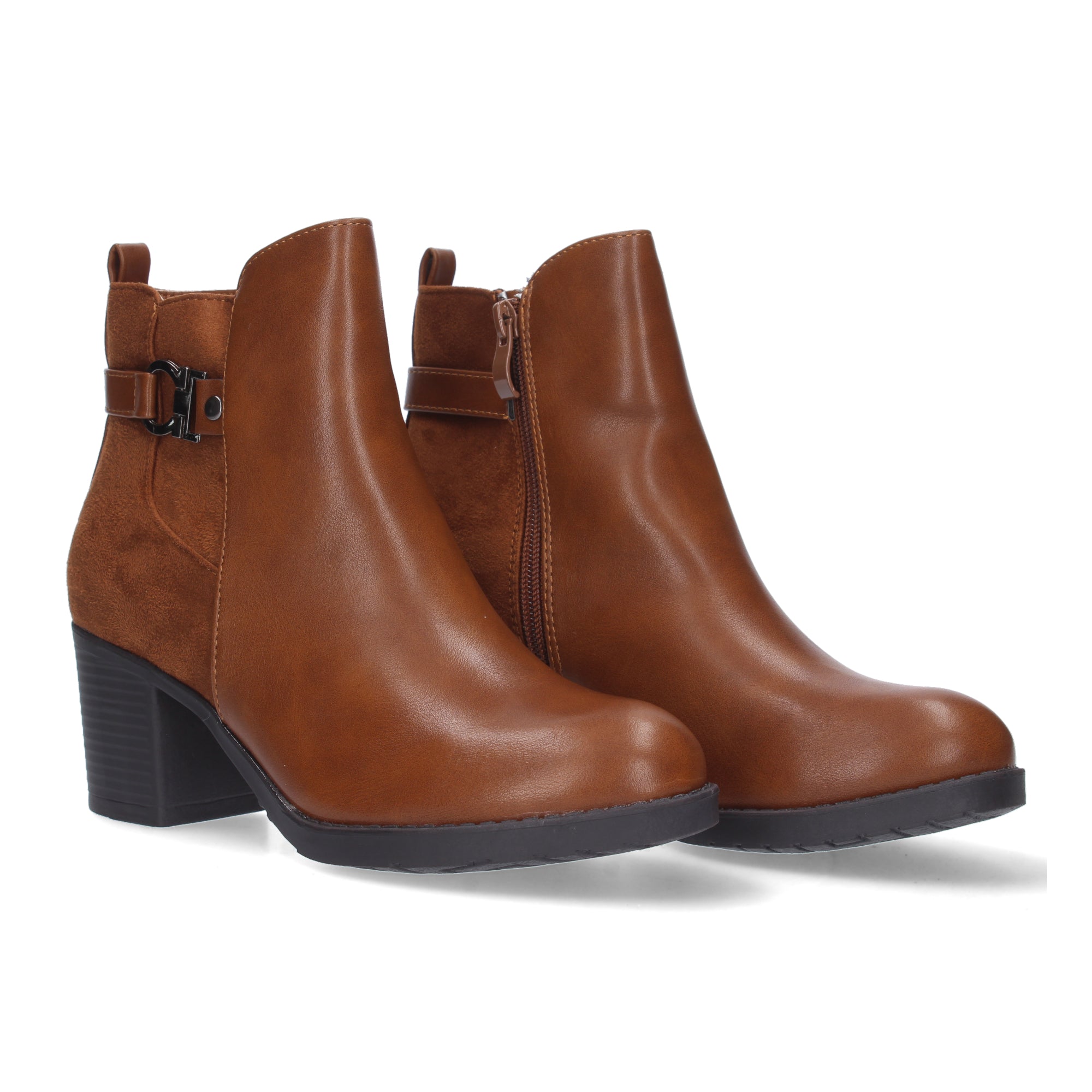 Botin camel con detalle hebilla
