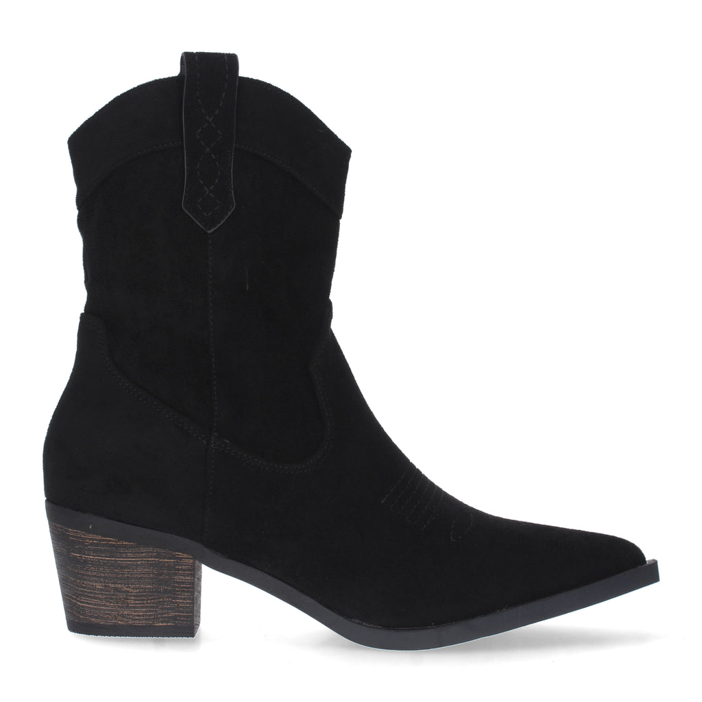 Botin negro campero con adorno en caña