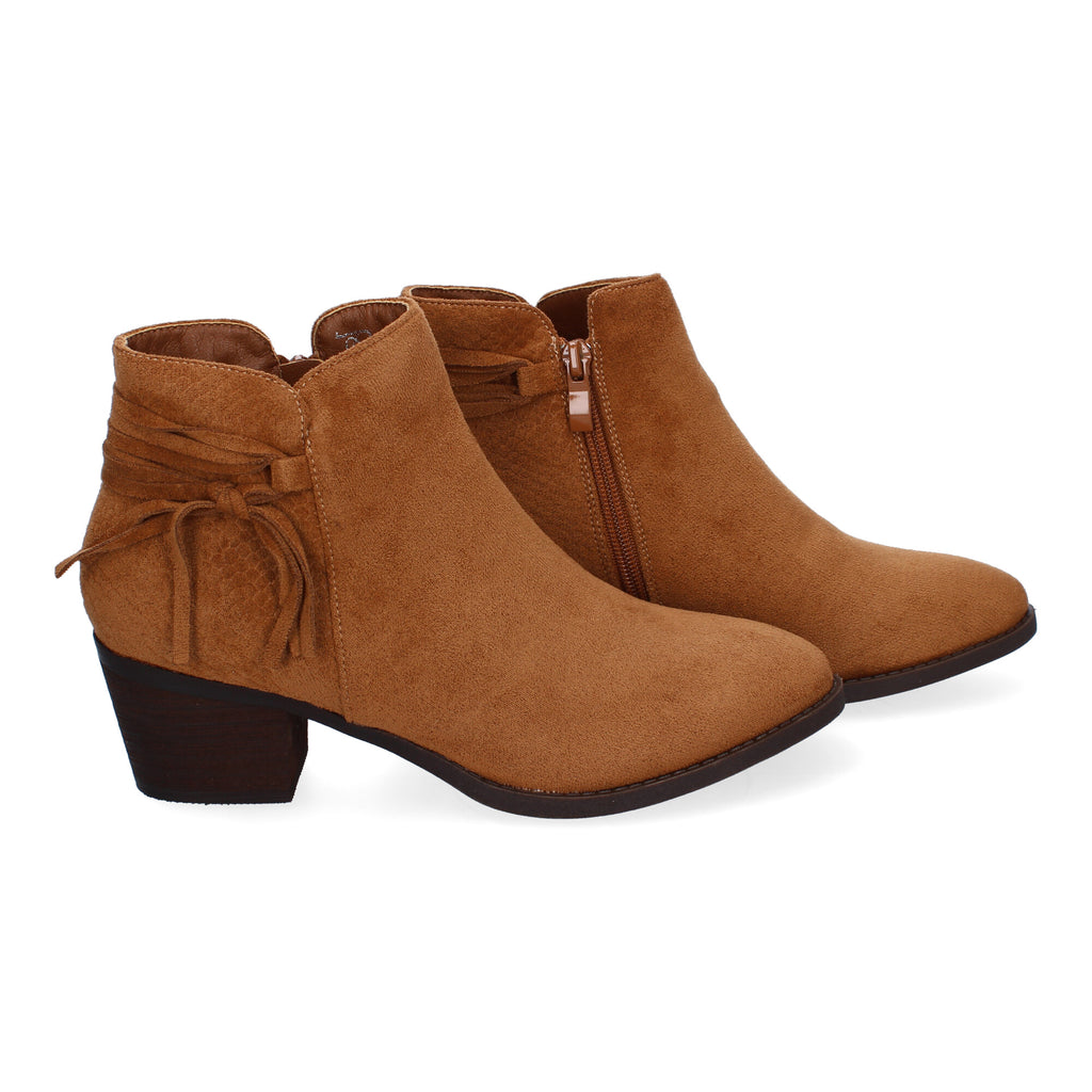 Botines camel con detalle flecos