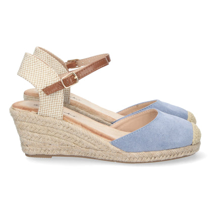 CyrenaBlue Sky – Sandalia Azul Celeste de Cuña para Mujer | Estilo Valenciana con Pala Cerrada y Hebilla | Ideal para Bodas, Graduaciones y Eventos