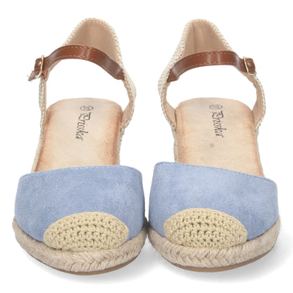 CyrenaBlue Sky – Sandalia Azul Celeste de Cuña para Mujer | Estilo Valenciana con Pala Cerrada y Hebilla | Ideal para Bodas, Graduaciones y Eventos