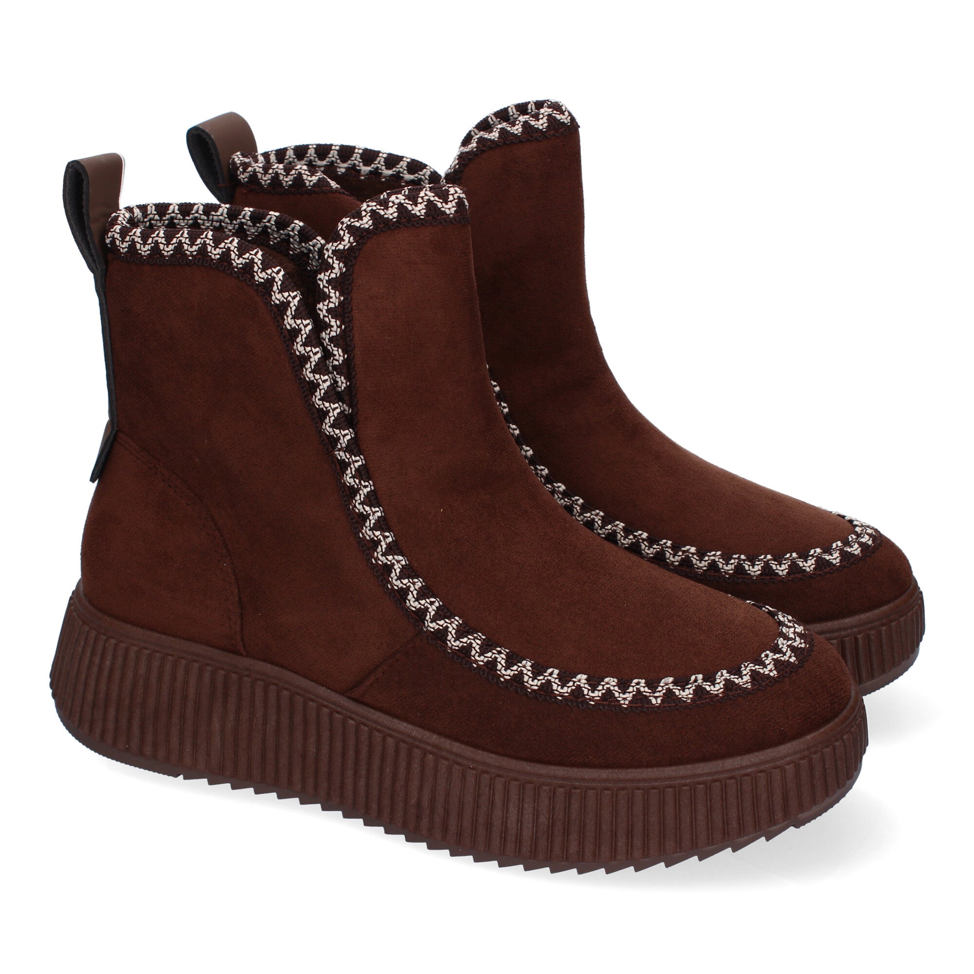 Botines marrones con diseño trenzado