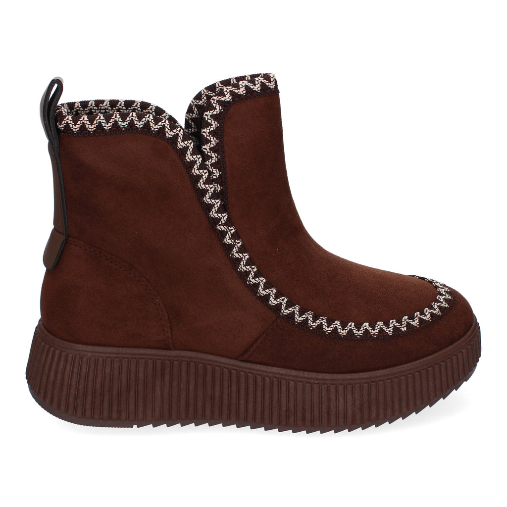 Botines marrones con diseño trenzado