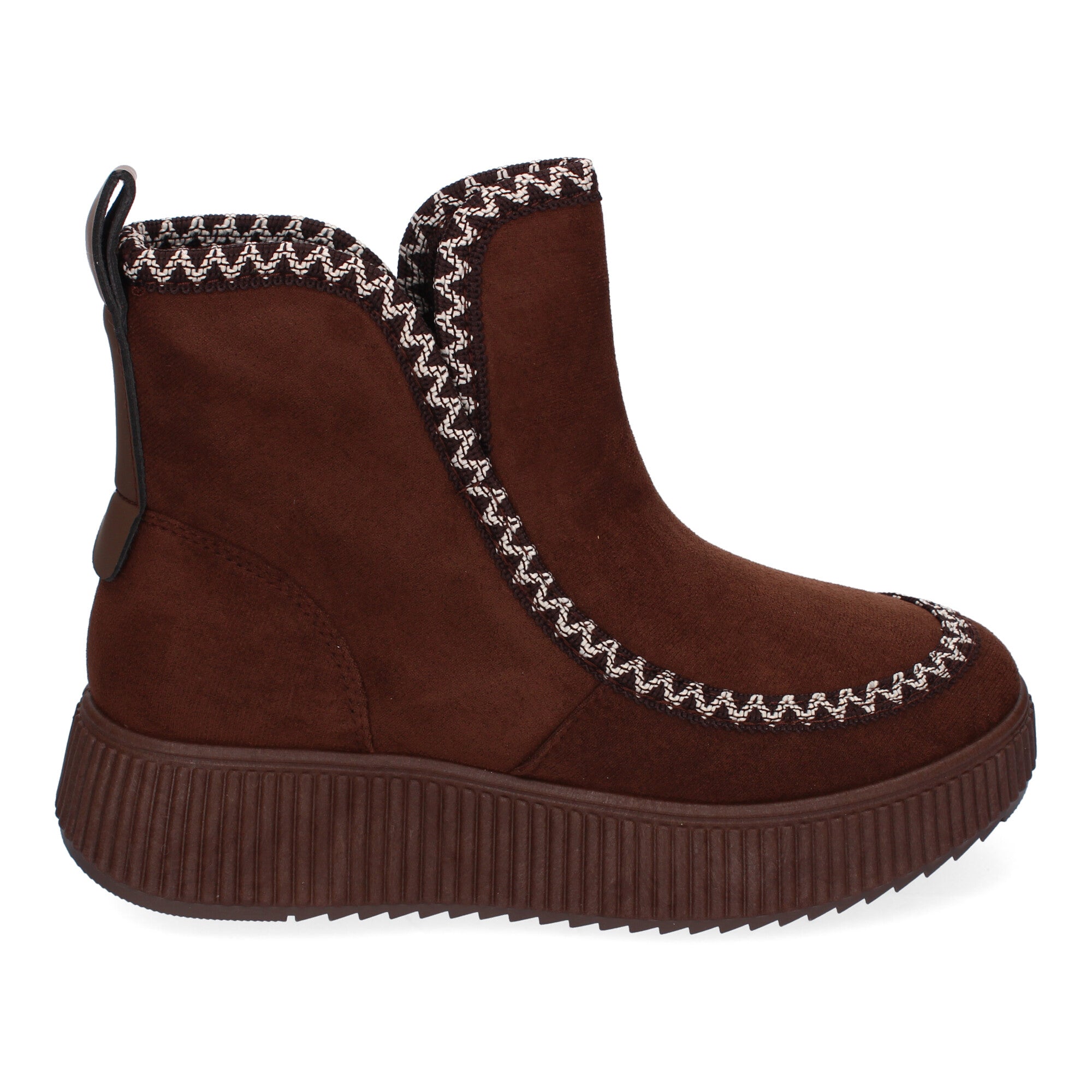 Botines marrones con diseño trenzado