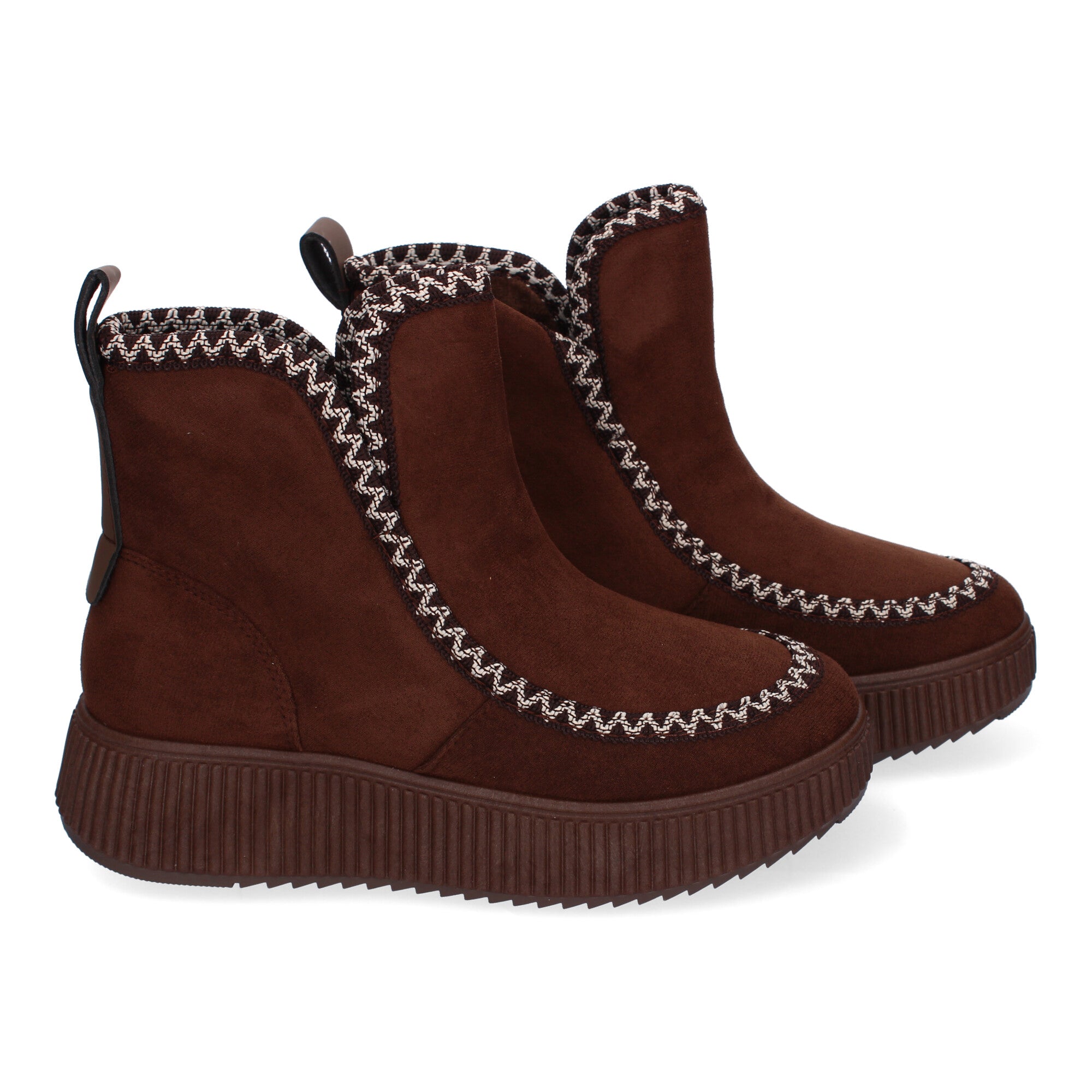 Botines marrones con diseño trenzado