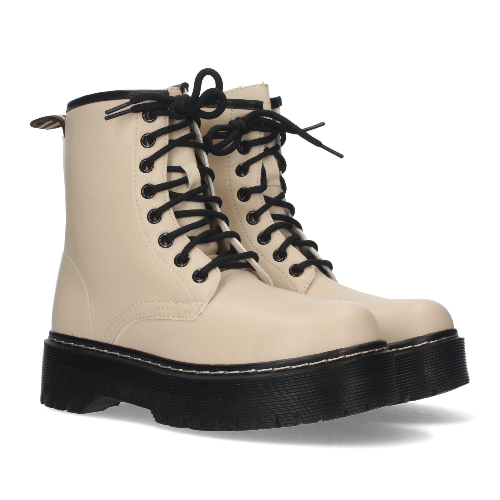 Botin beige estilo acordonado
