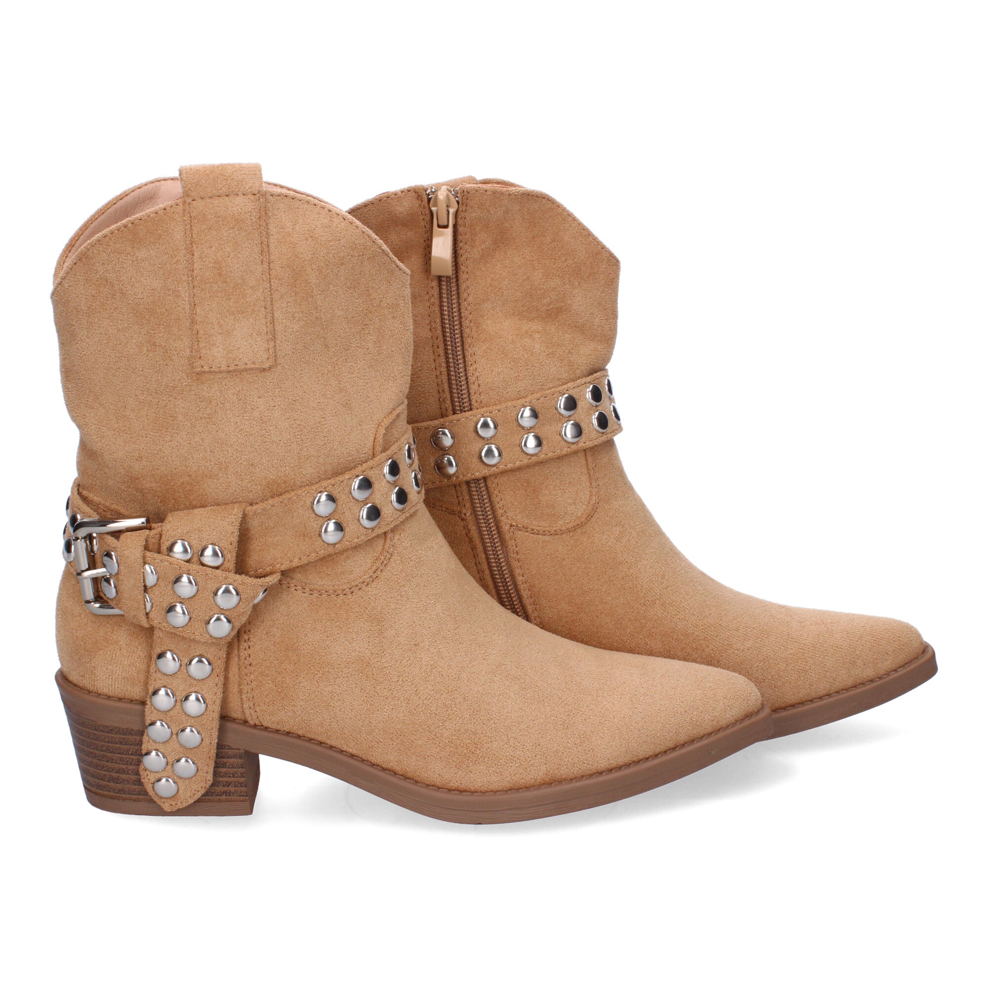 Botin beige estilo campero y hebilla decorativa