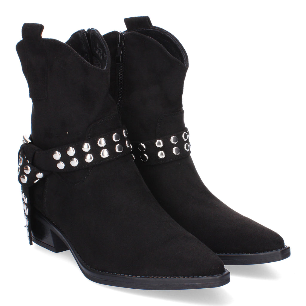 Botin negro estilo campero con detalle hebilla