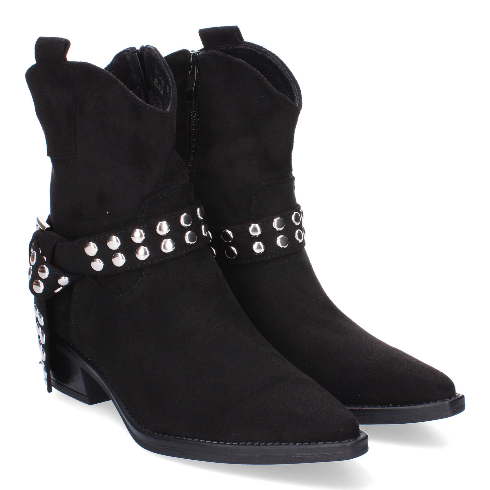Botin negro estilo campero con detalle hebilla
