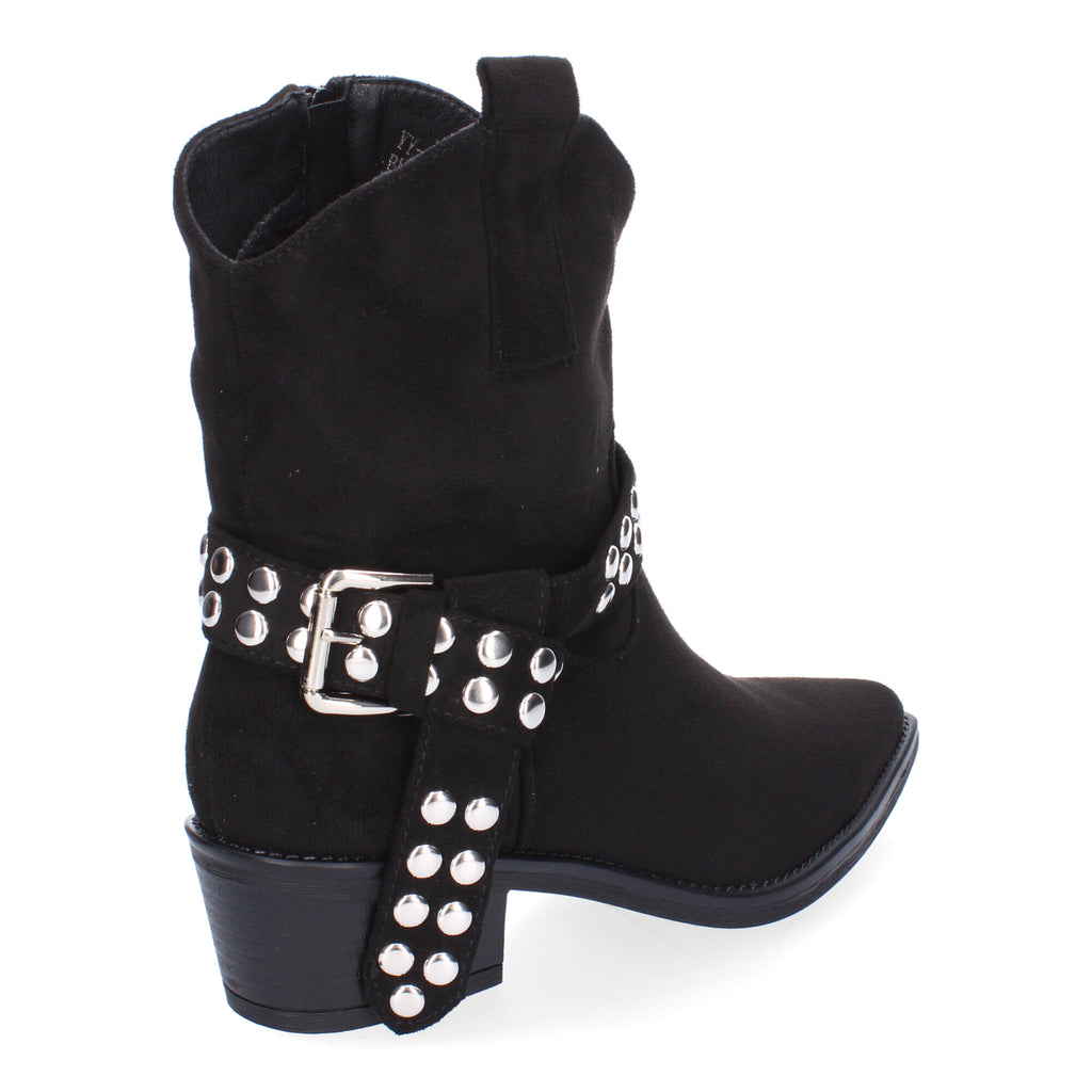 Botin negro estilo campero con detalle hebilla