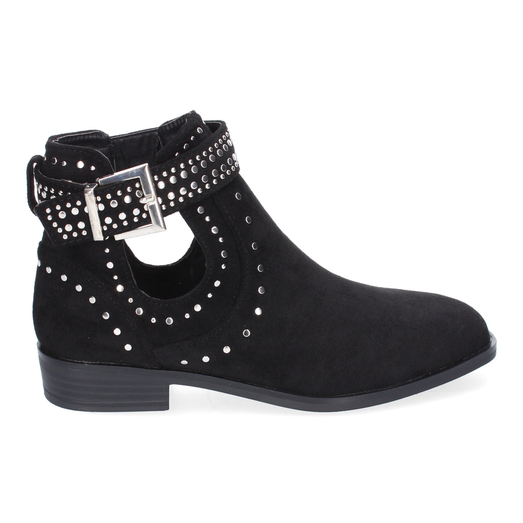 Botin negro con tachuelas decorativas