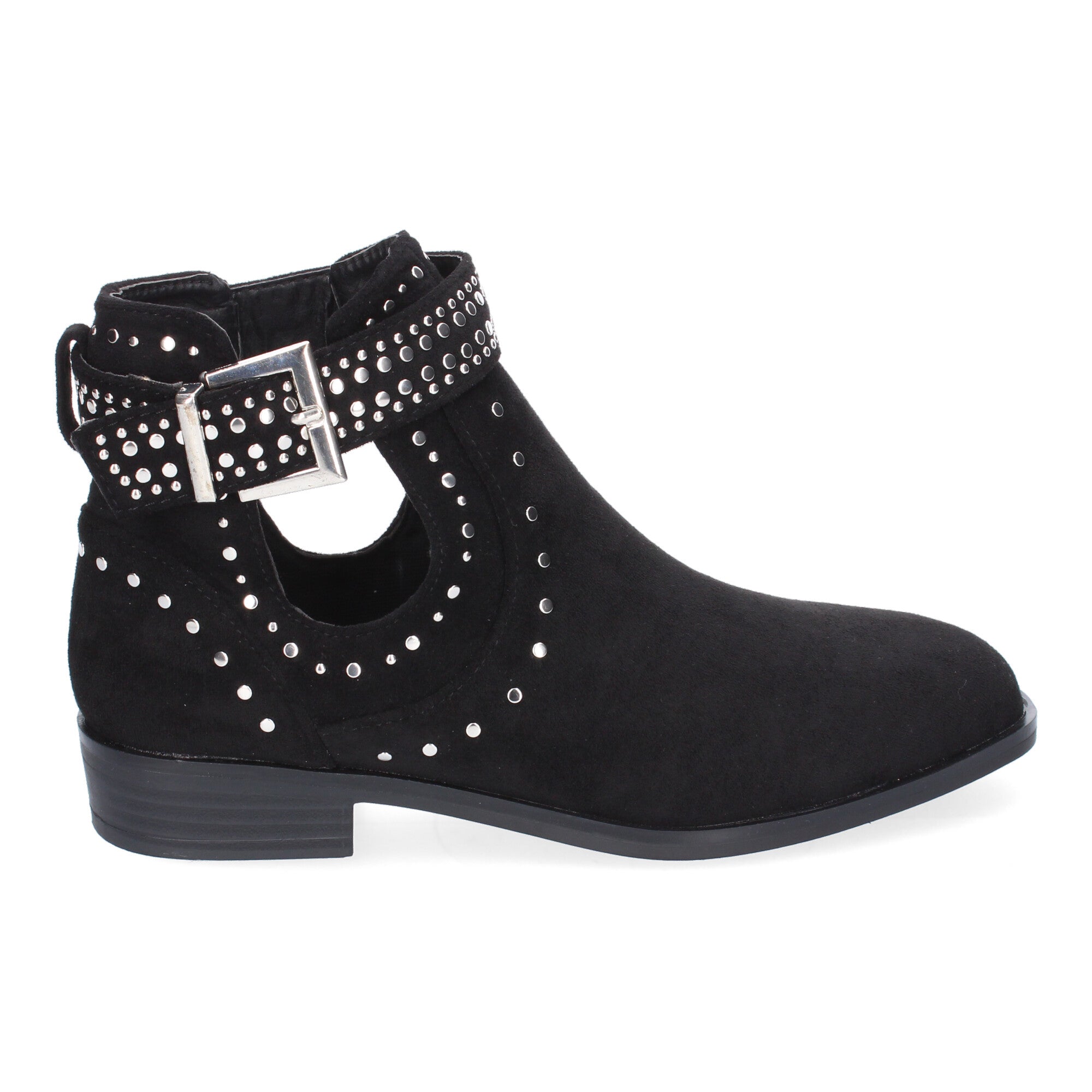 Botin negro con tachuelas decorativas