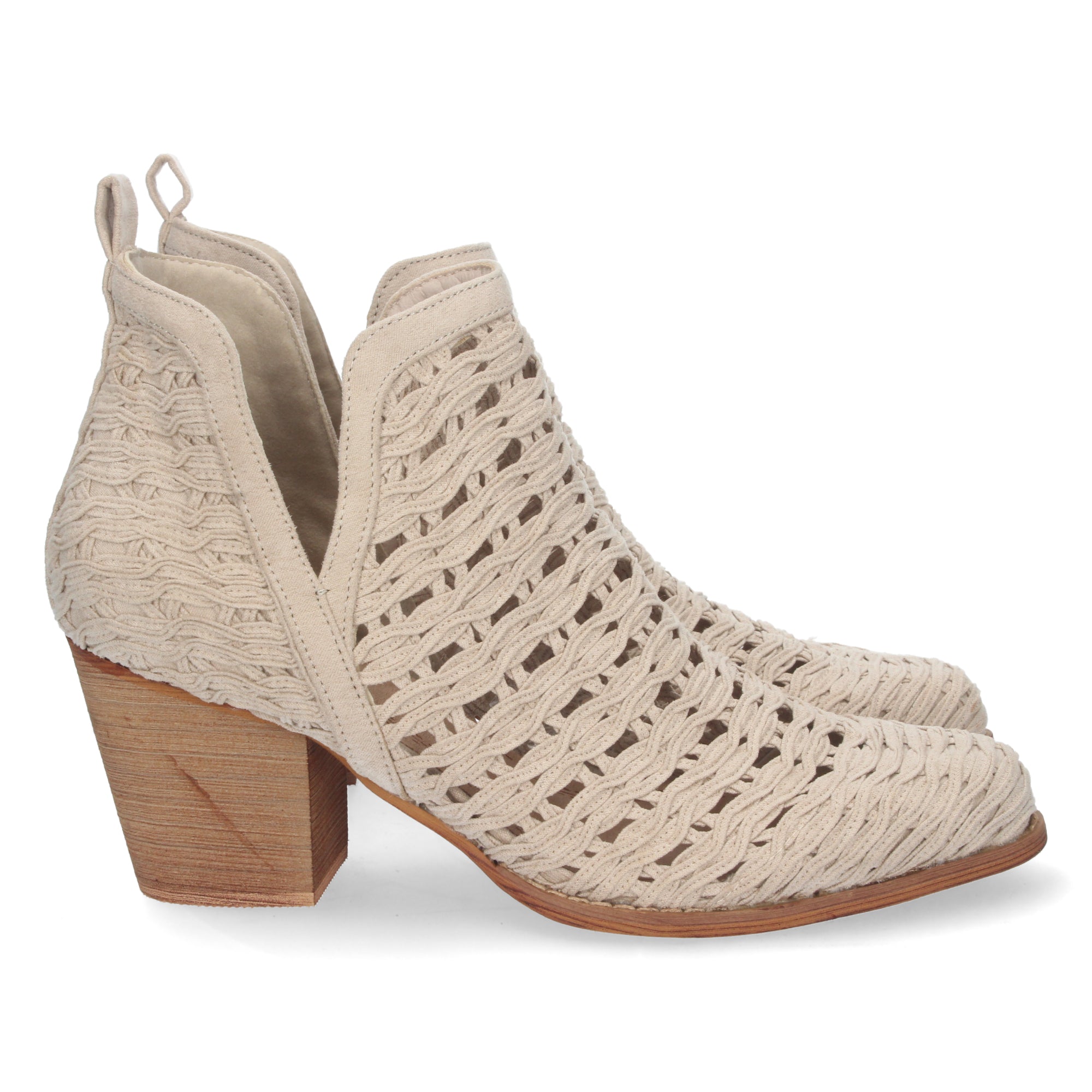 Botines beige con tiras trenzadas