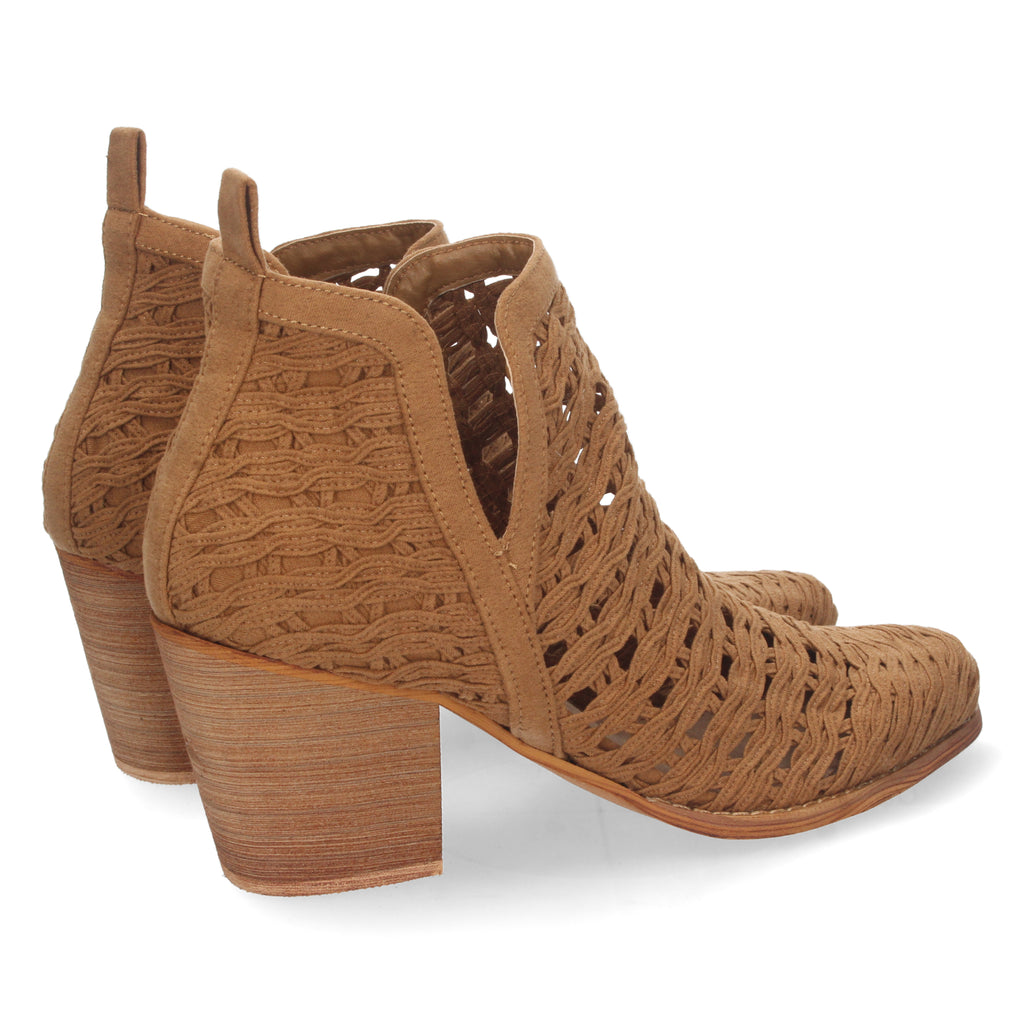 Botin camel con tiras trenzadas