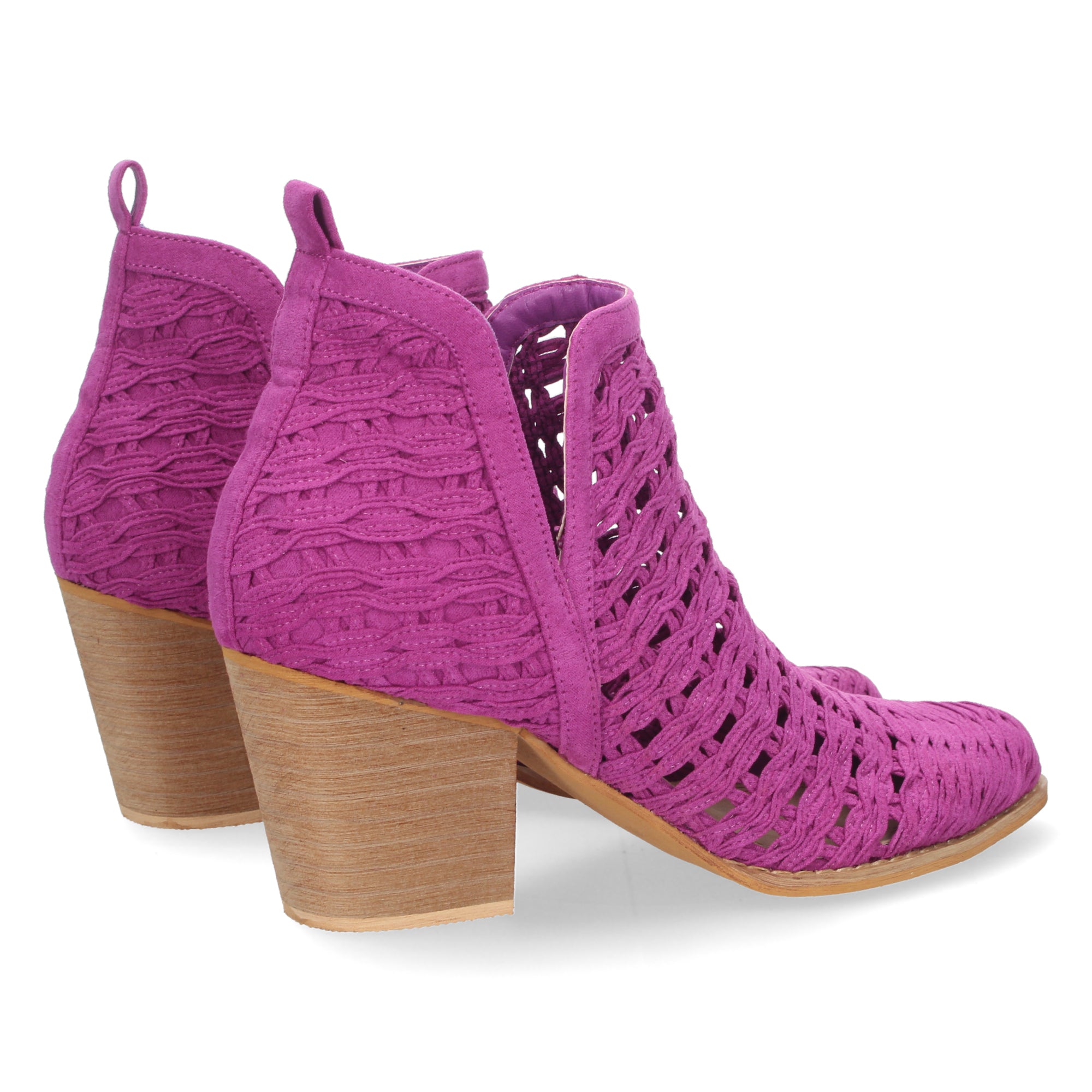 Botines lila con tiras trenzadas