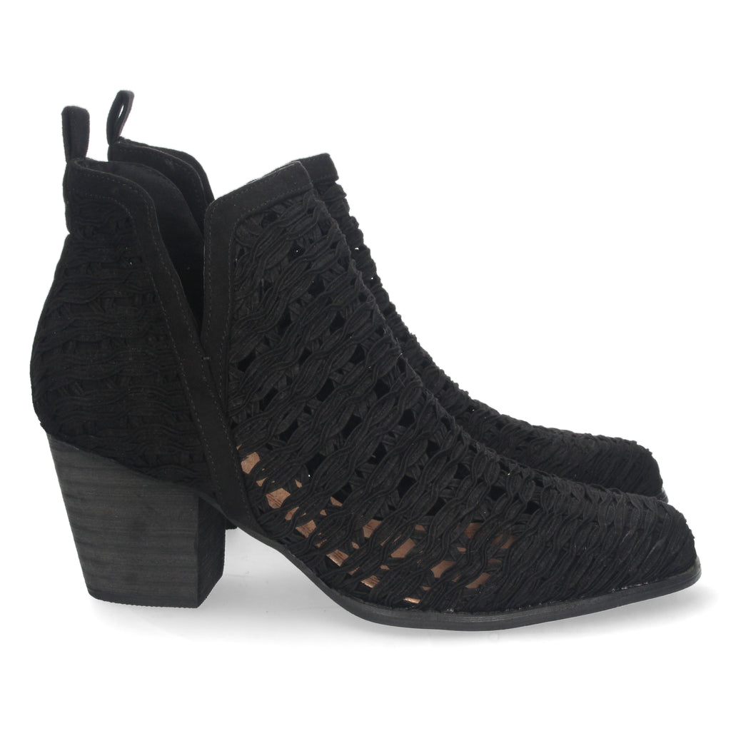 Botin negro con tiras trenzadas