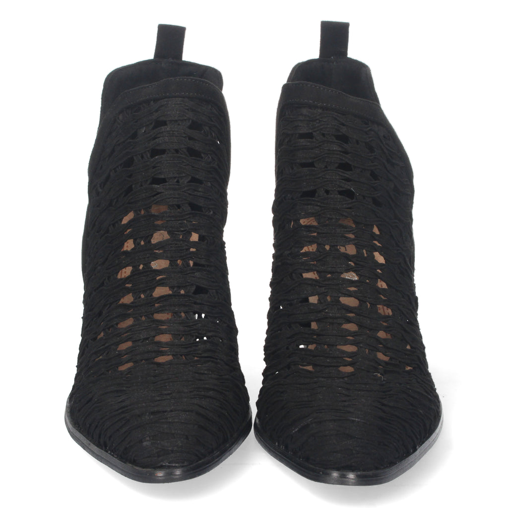 Botin negro con tiras trenzadas