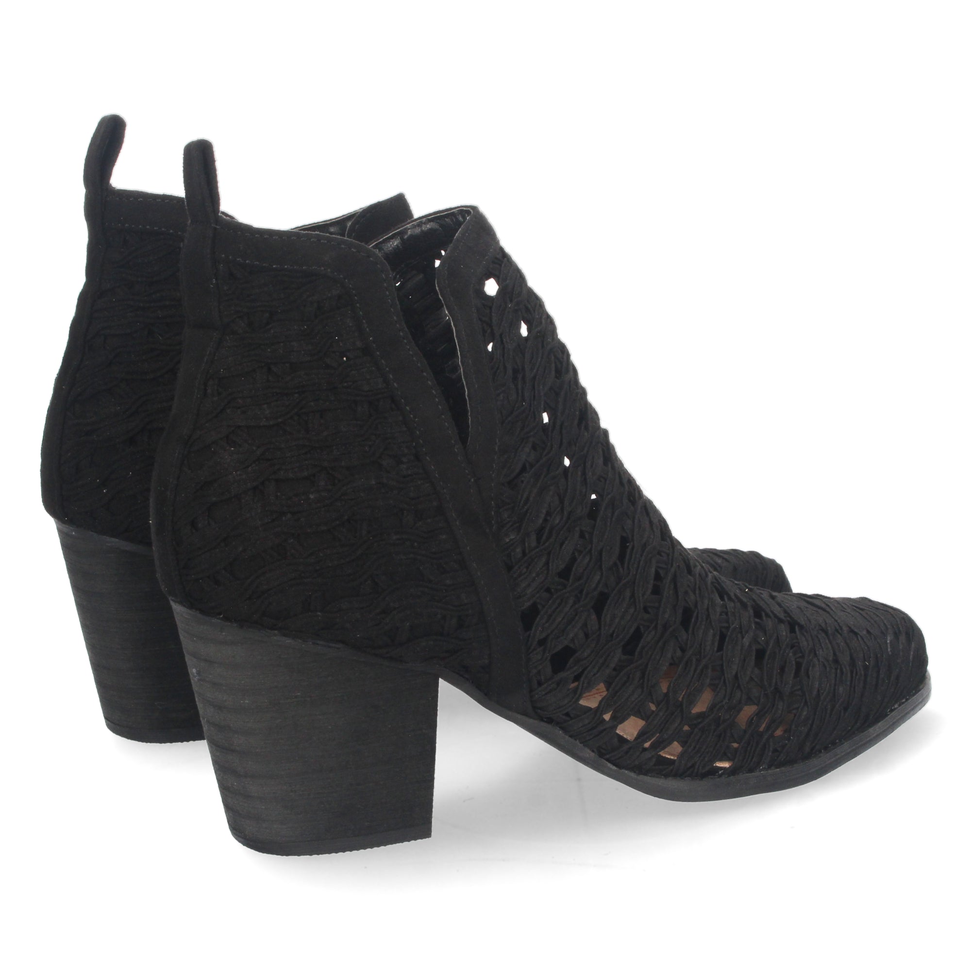 Botin negro con tiras trenzadas