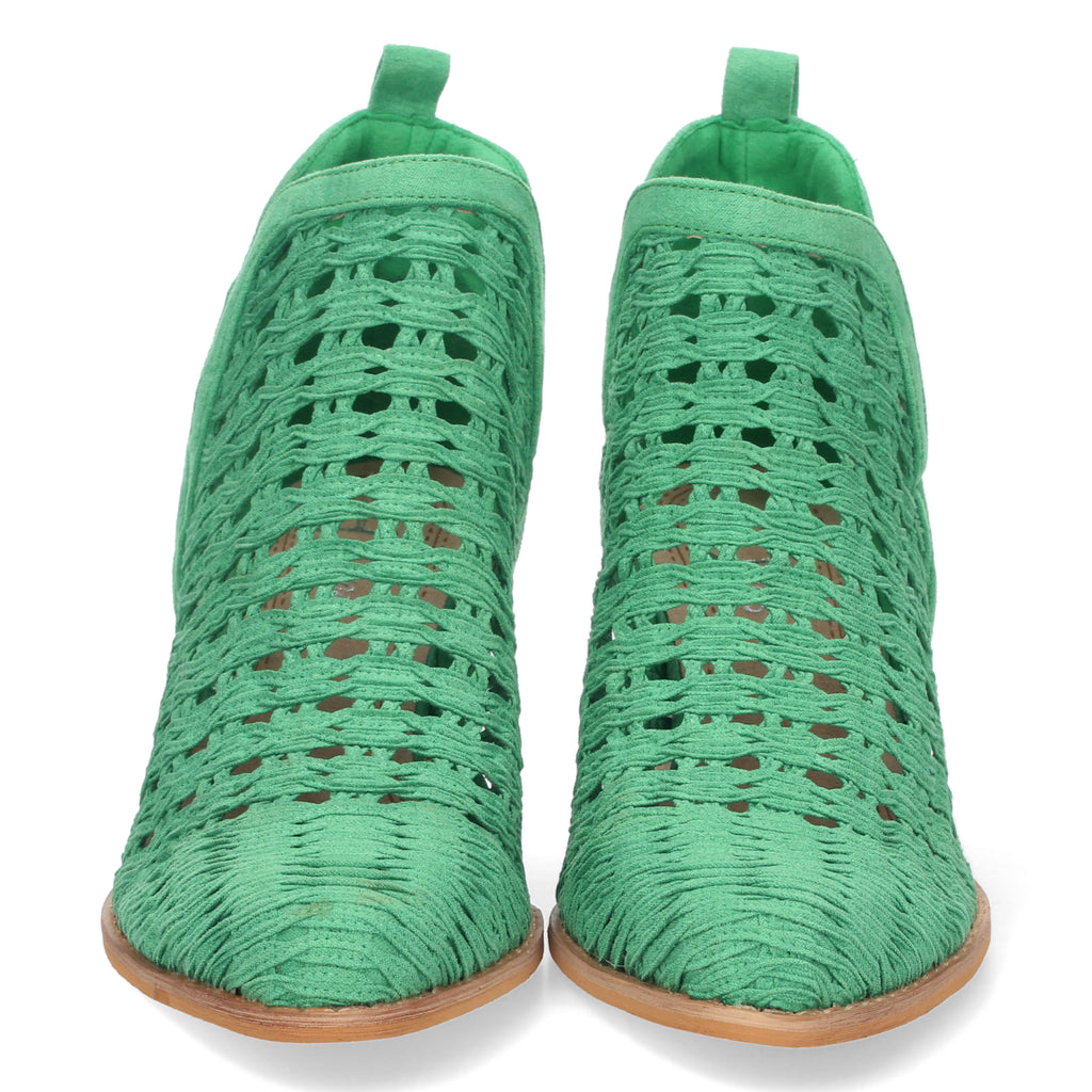 Botines verdes con tiras trenzadas