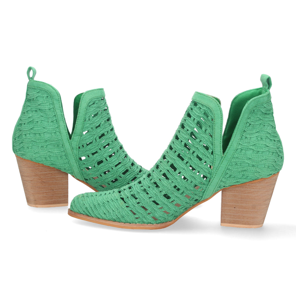 Botines verdes con tiras trenzadas