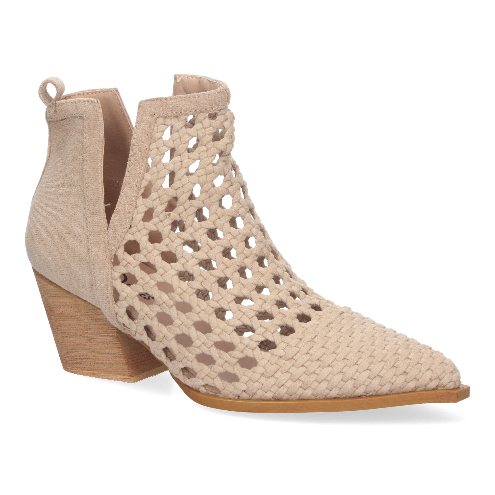 Botines beige con diseño calado