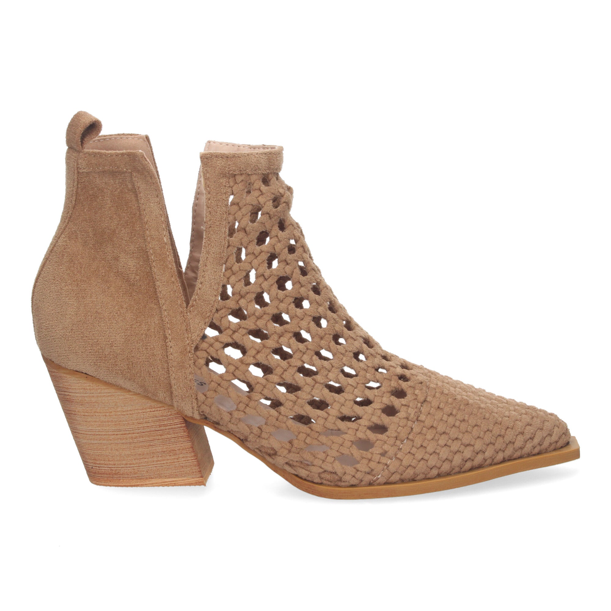 Botin marrón con diseño calado