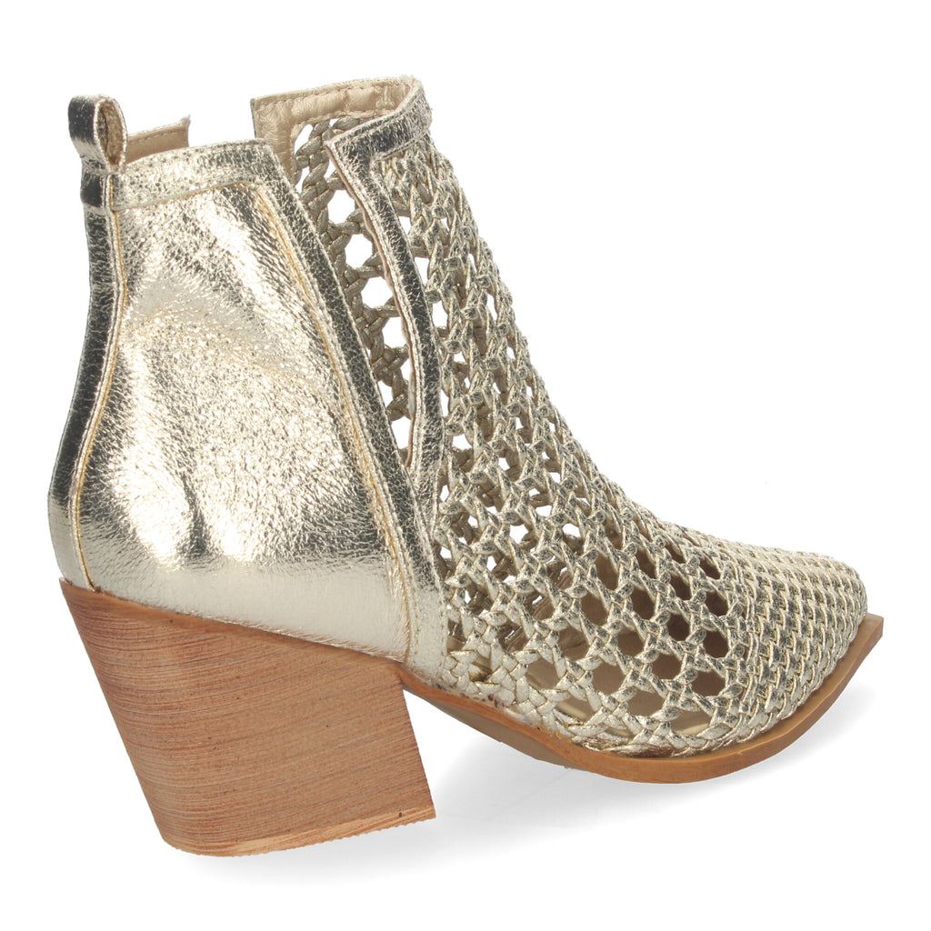 Botin elegante oro con diseño calado