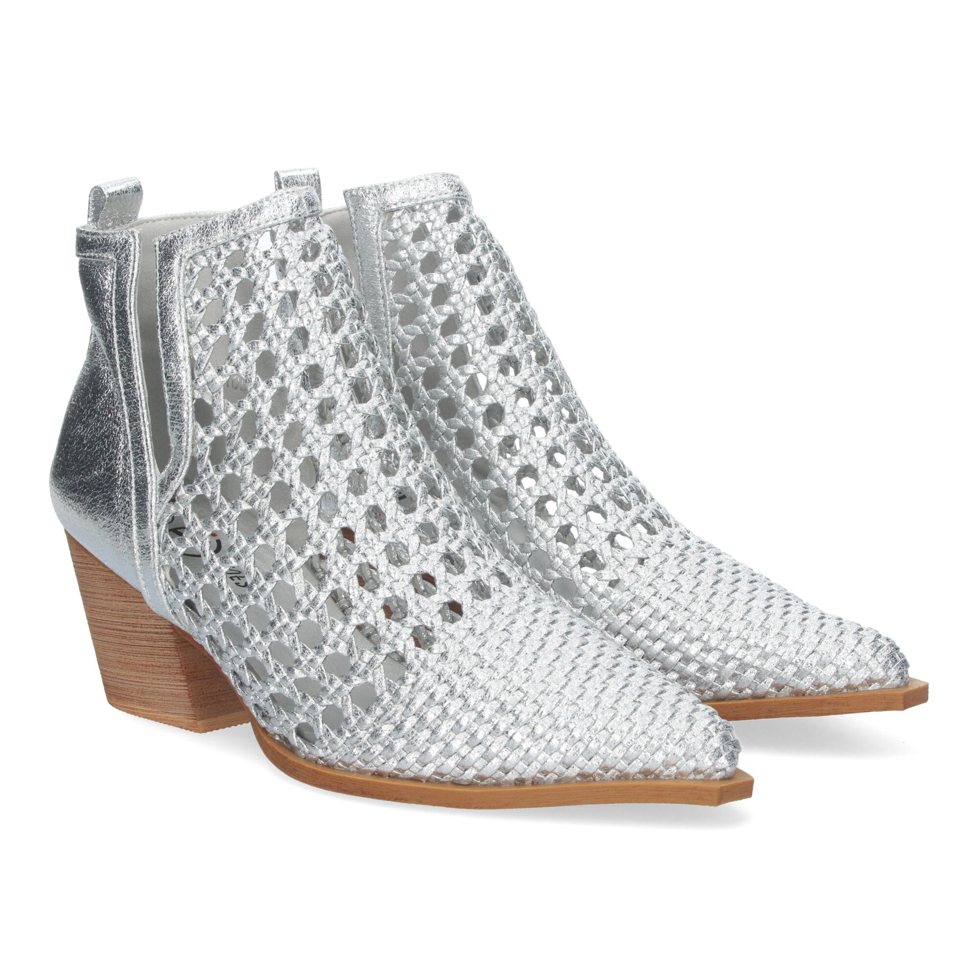 Botines plata con tiras trenzadas