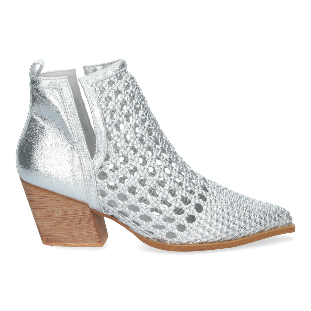 Botines plata con tiras trenzadas