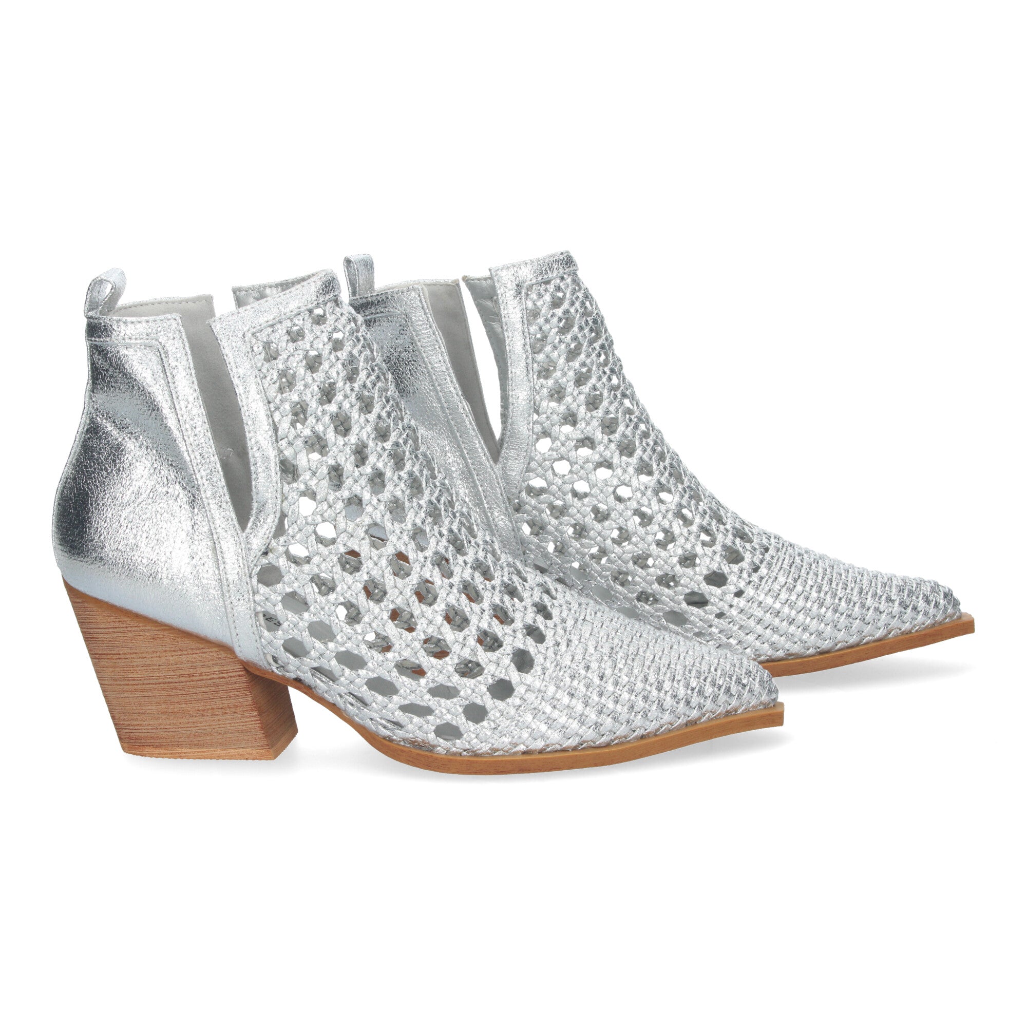Botines plata con tiras trenzadas