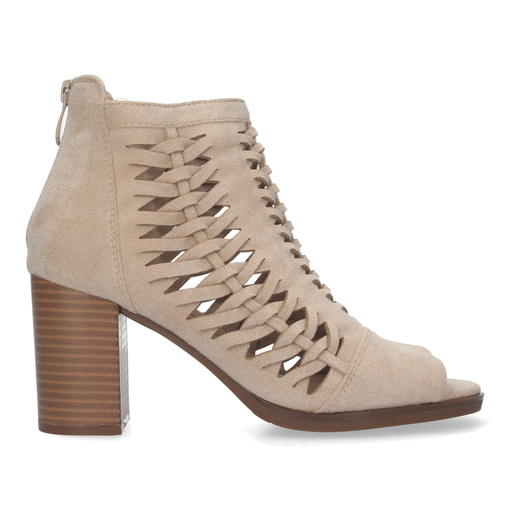 Botin de tacón beige con tiras trenzadas