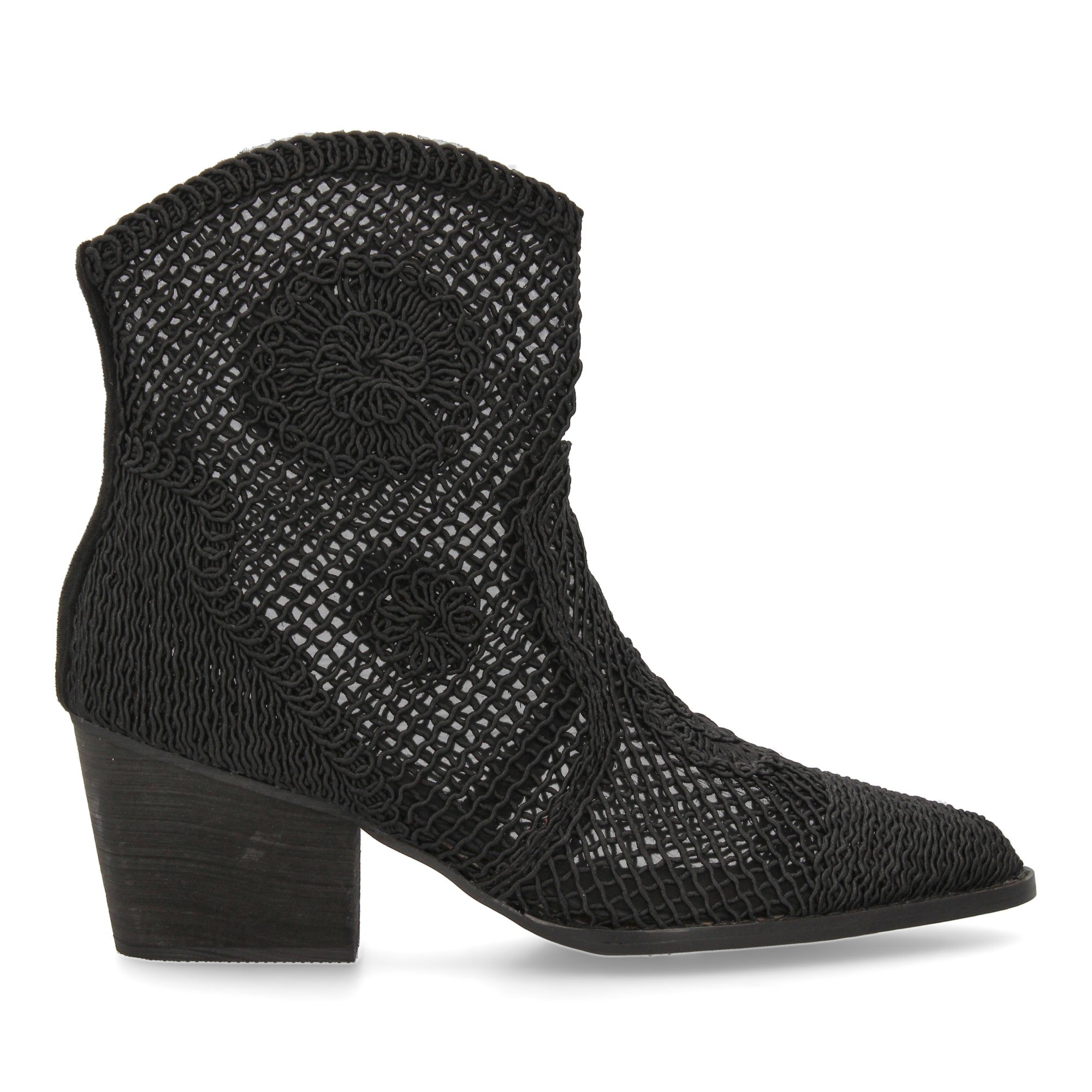 Botines negros con bordados