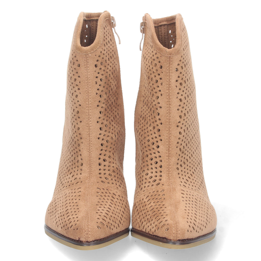Botin camel con diseño calado