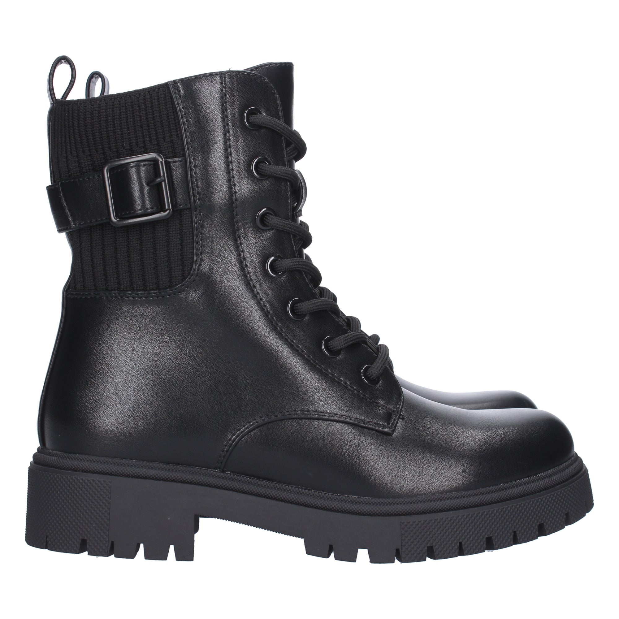 Botin negro con hebilla