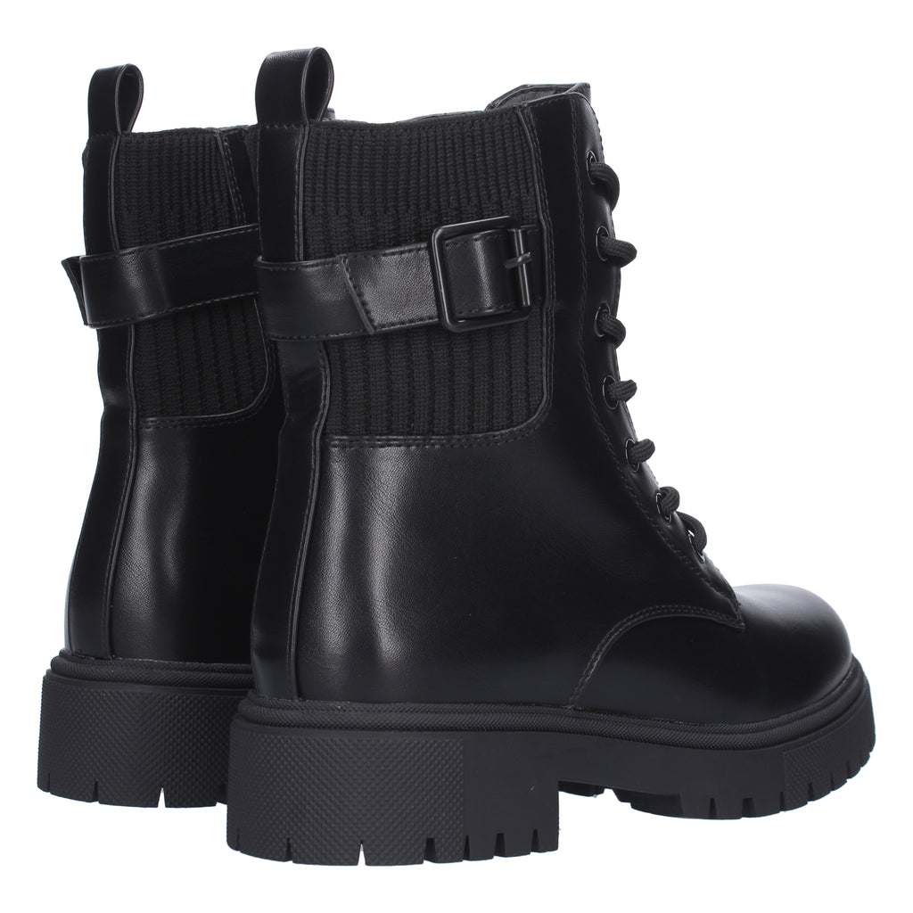 Botin negro con hebilla
