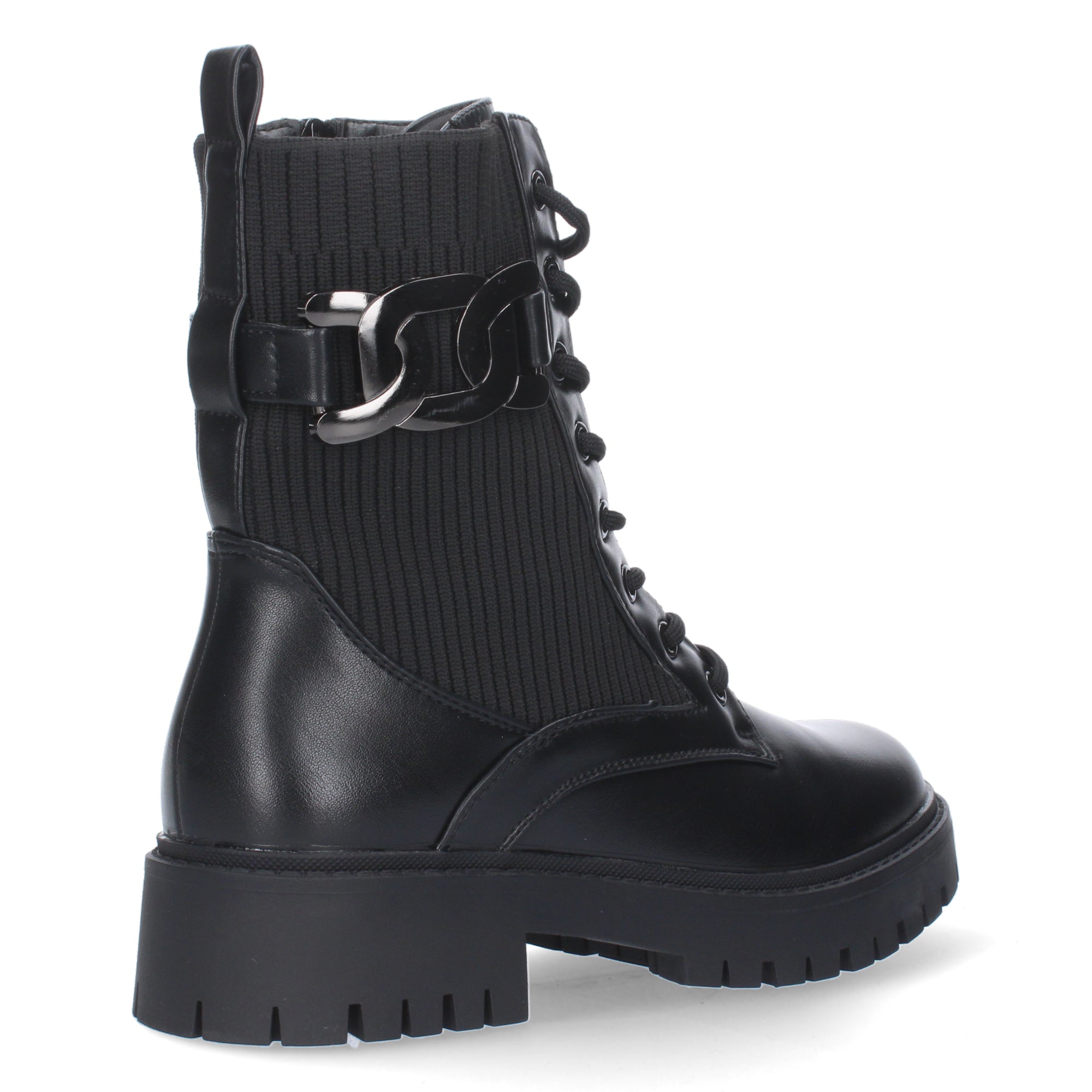 Botines negros con adorno metálico