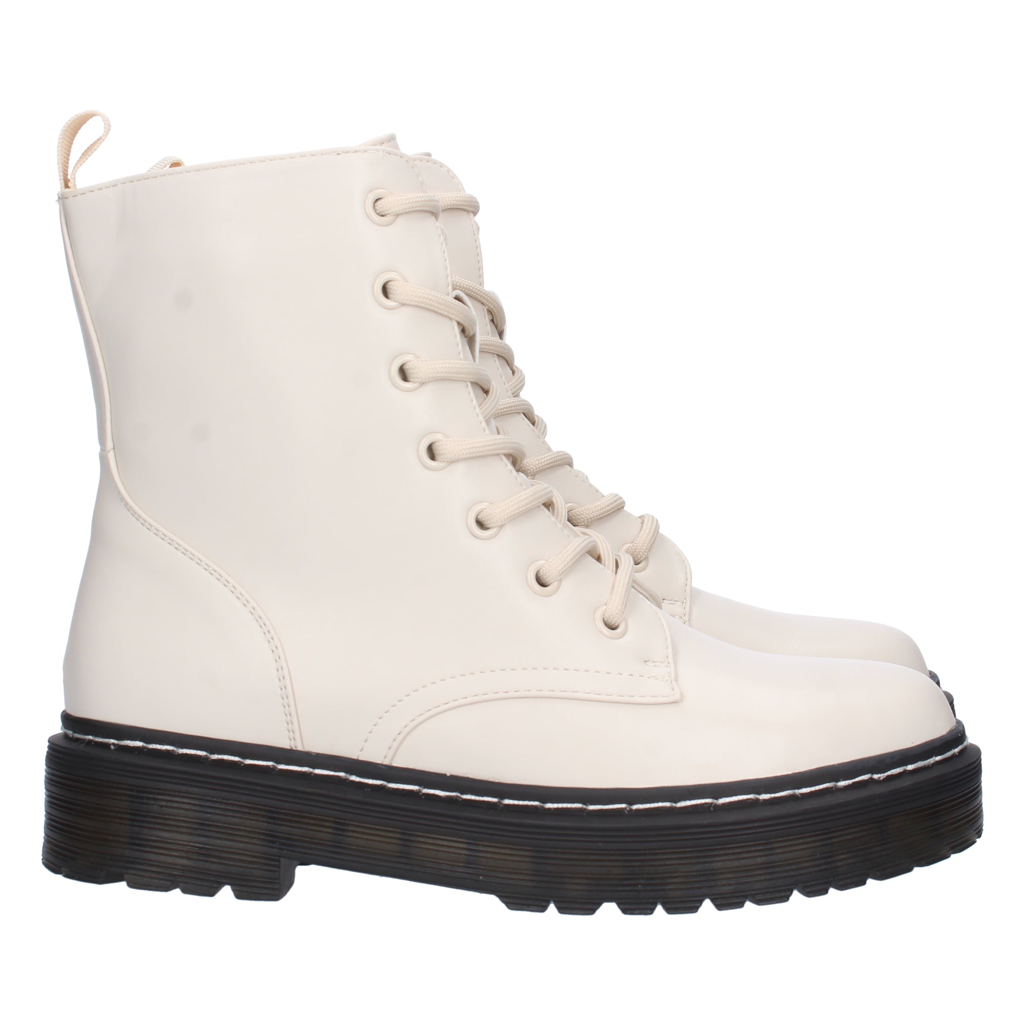 Botin tacón beige estilo militar