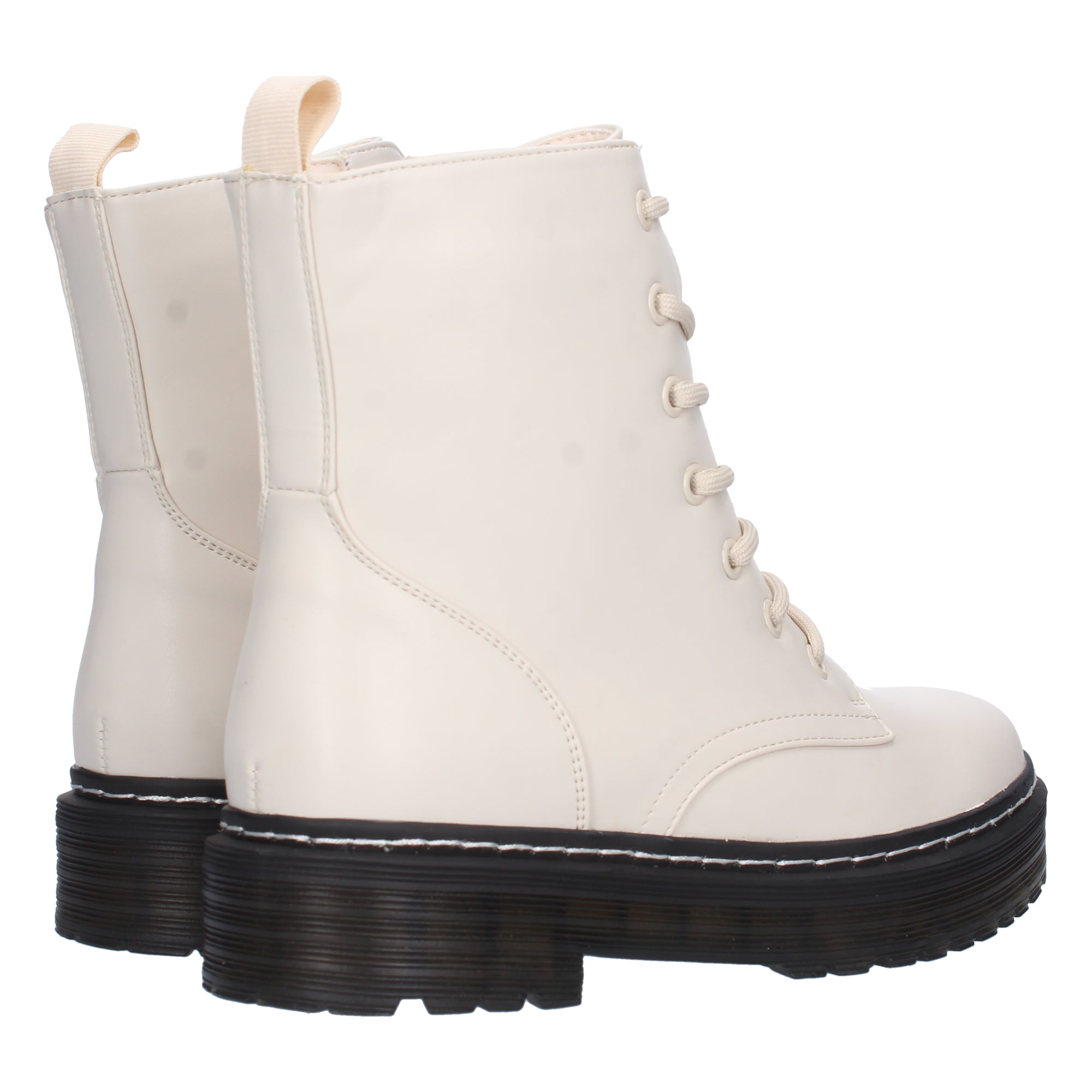 Botin tacón beige estilo militar